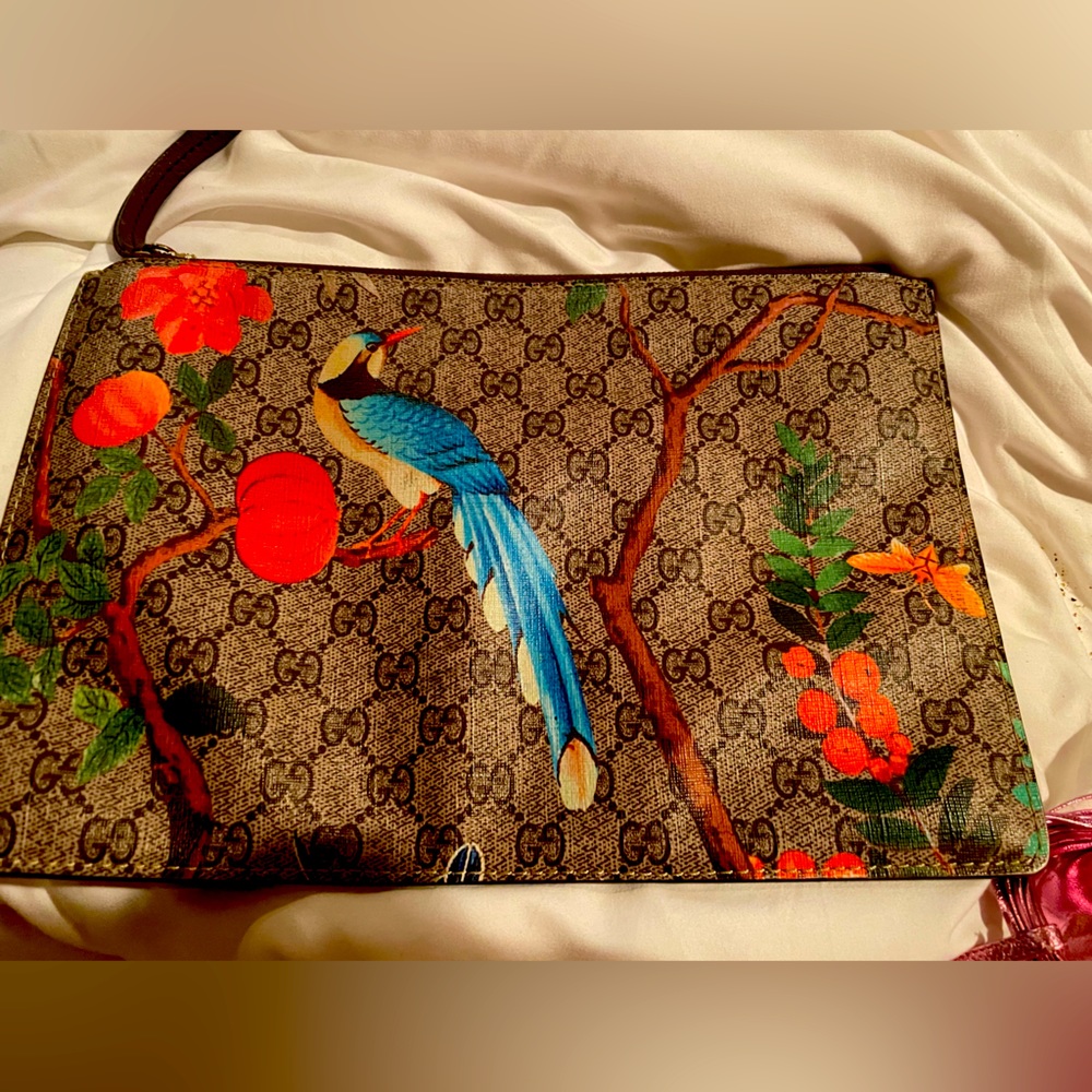 Gucci Clutch with beautiful design!